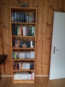 Final DIY wood book shelf