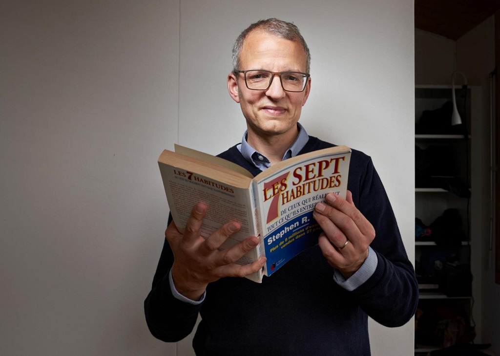 Dror with one of his favorite books (provided by Dror, by Dominic Büttner)